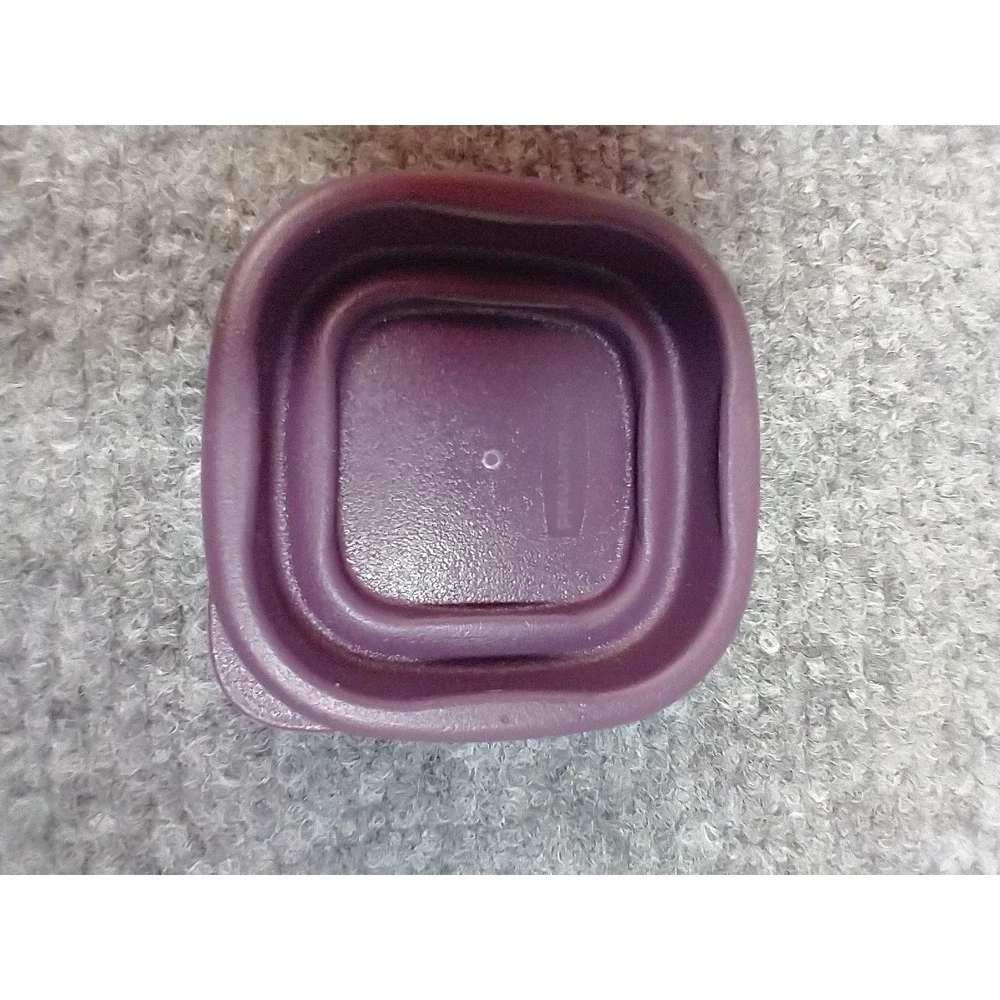 Rubbermaid Easy Find 4oz Small Food Storage Container with Red and Purple Lids‎
